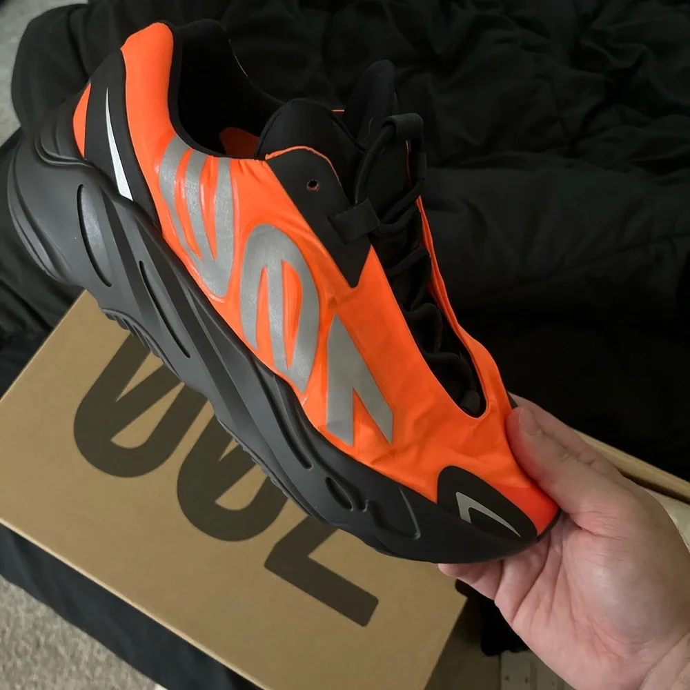 Yeezy 700 MNVM orange - Picture 6 of 6